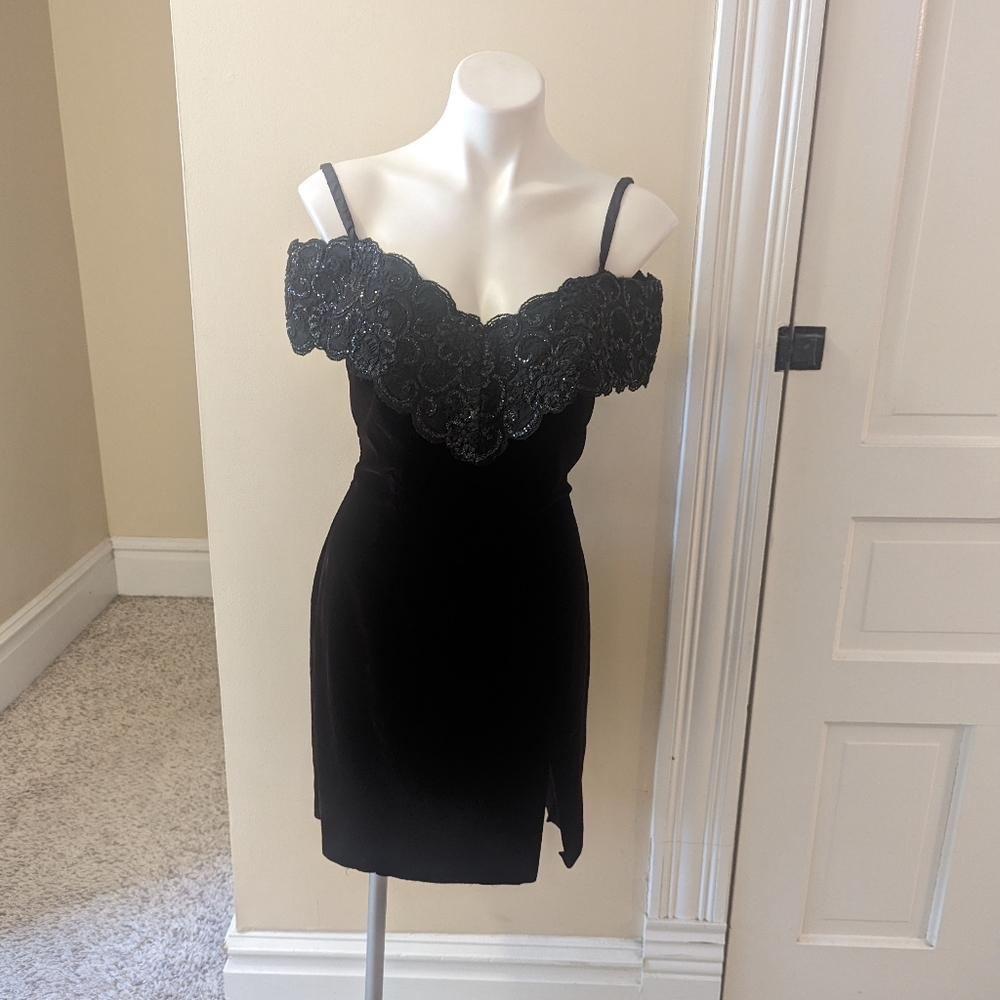 Vintage Nikki originals black velvet dress and with glitter applique size 6 - Picture 1 of 11